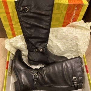 Beautiful BareTraps Boots NWT